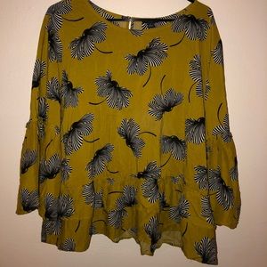 Cute Ann Taylor Blouse with ruffle sleeves